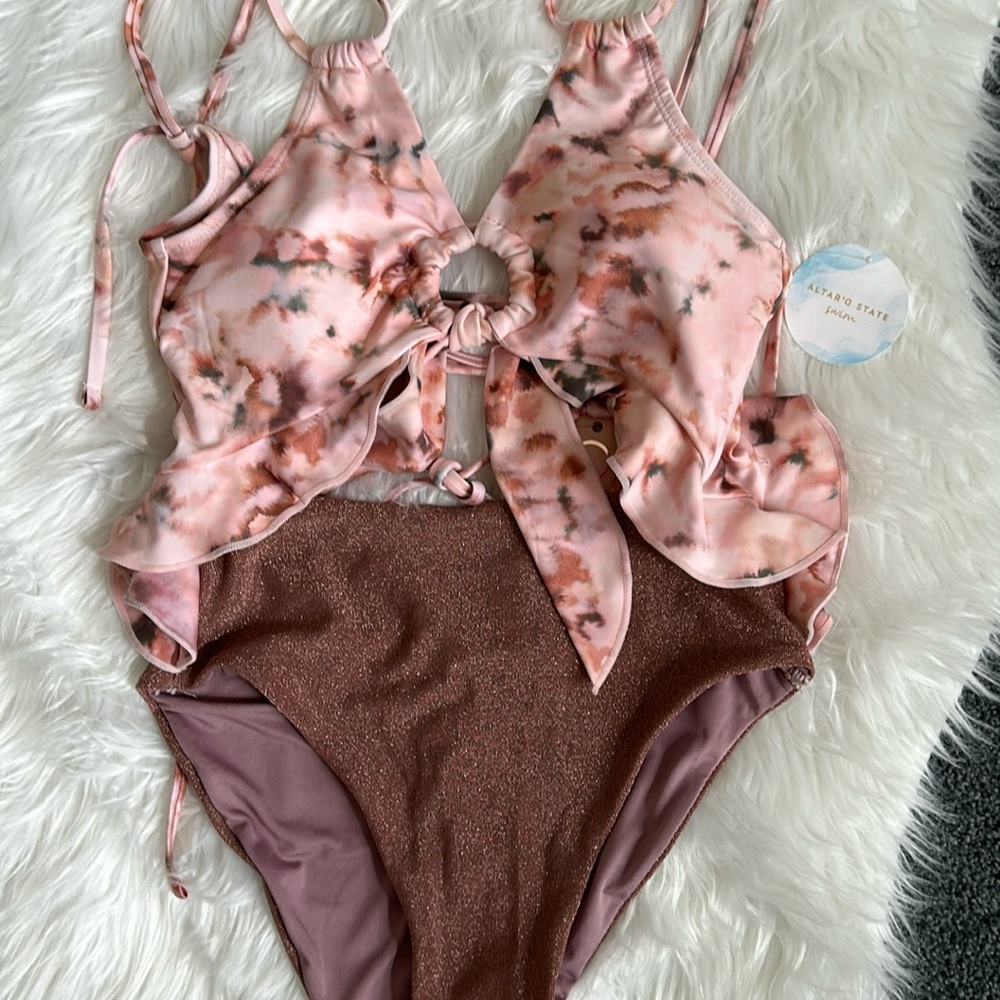 ALTAR’D STATE ONE PIECE BATHING SUIT🌸